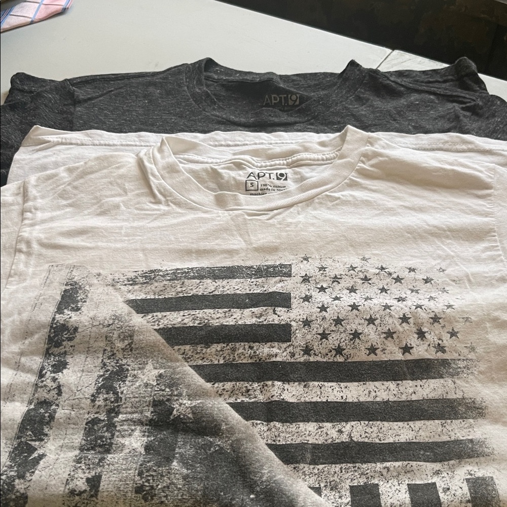 2 T-Shirts Apt. 9 Men's Short Sleeve Tees - Charcoal and White - Picture 2 of 6